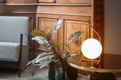 IC Table Flos