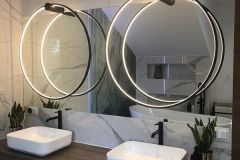 nowoczesny-kinkiet-do-lustra-okrag-selfi-echo-lampy-ramko-the-light-poznan